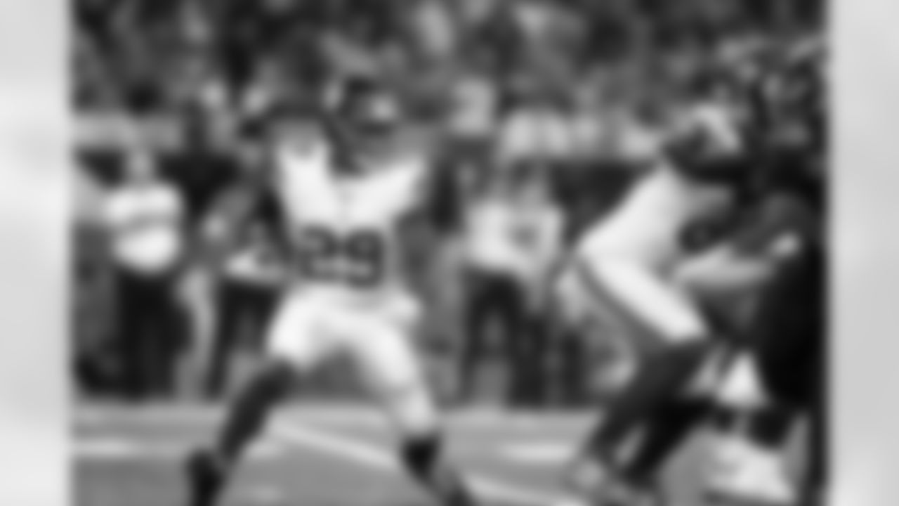 RB Tyrone Tracy Jr. (29)