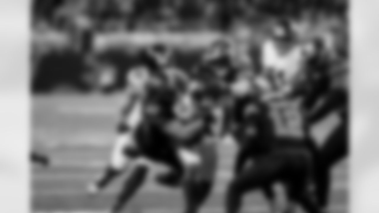 RB Tyrone Tracy Jr. (29)