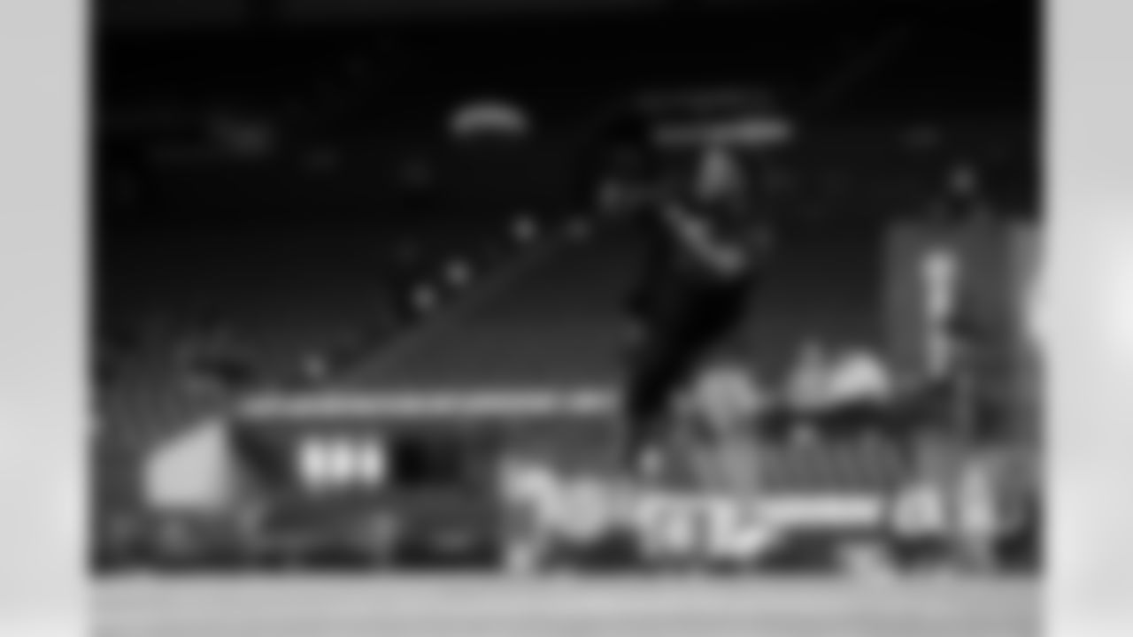 Arkansas linebacker Xavian Sorey Jr. (24) participates in a drill during the 2026 NFL Scouting Combine on Thursday, February 26, 2026 in Indianapolis, Indiana. (Cooper Neill/NFL)