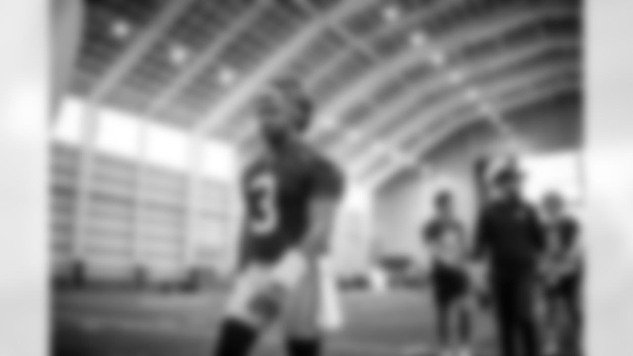 QB Russell Wilson (3)