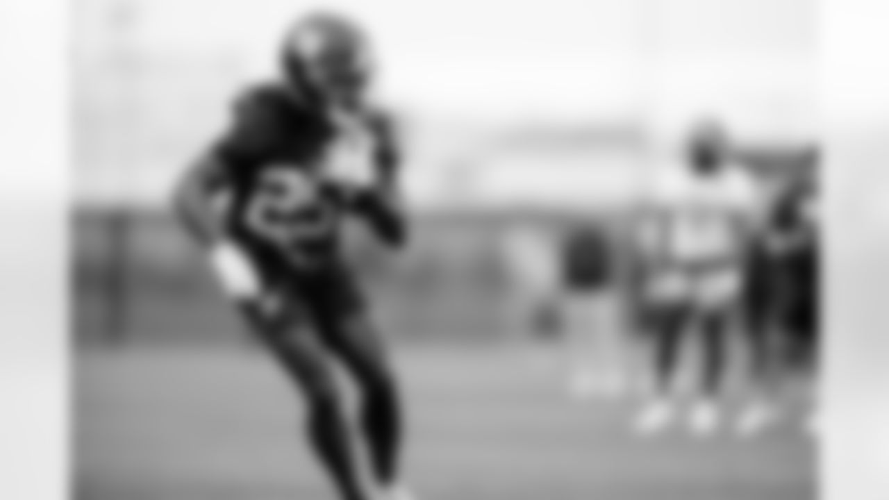 RB Dante Miller (25)