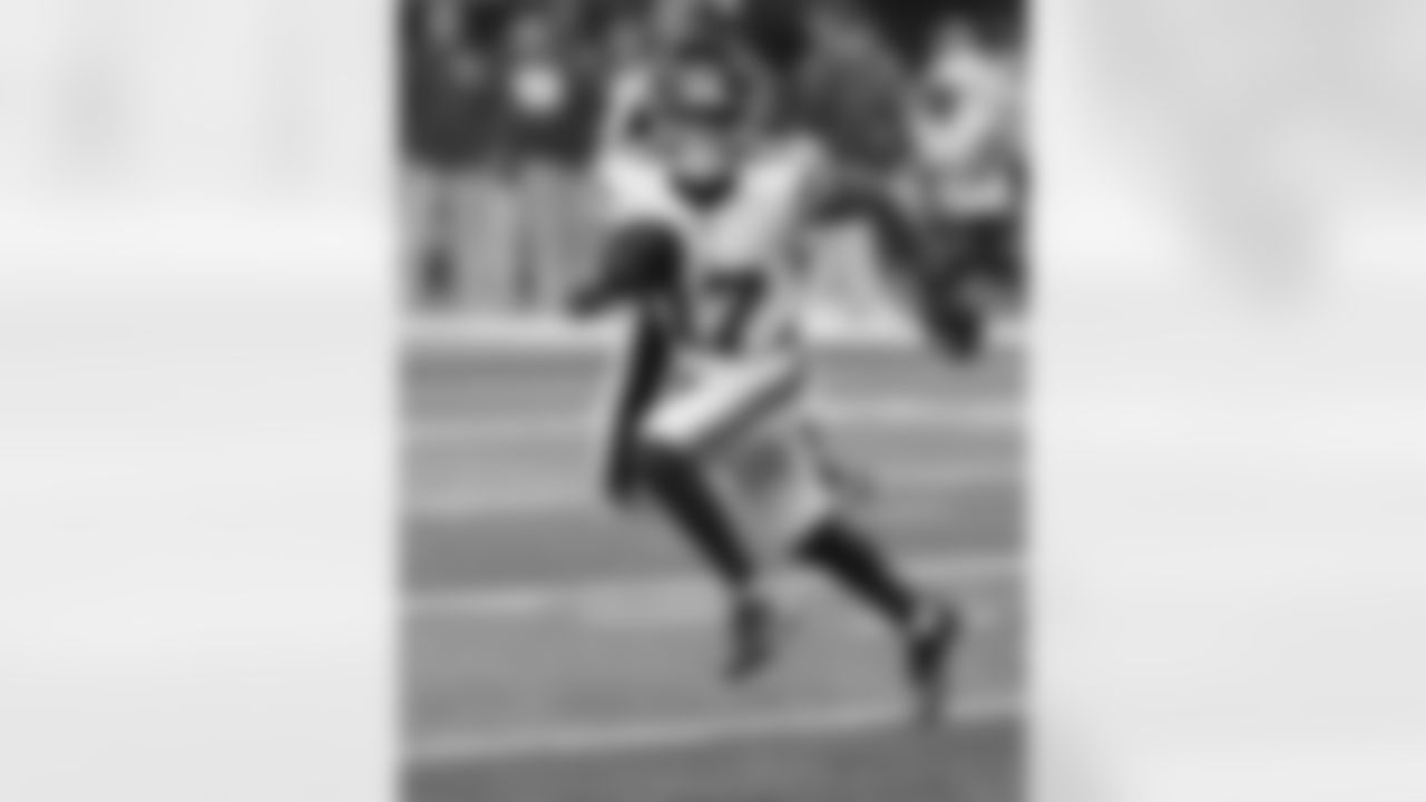 WR Wan'Dale Robinson (Unrestricted Free Agent)