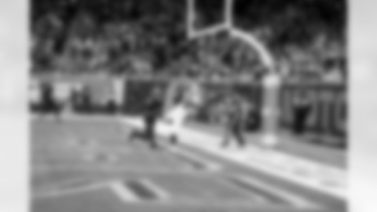 WR Isaiah Hodgins (89)