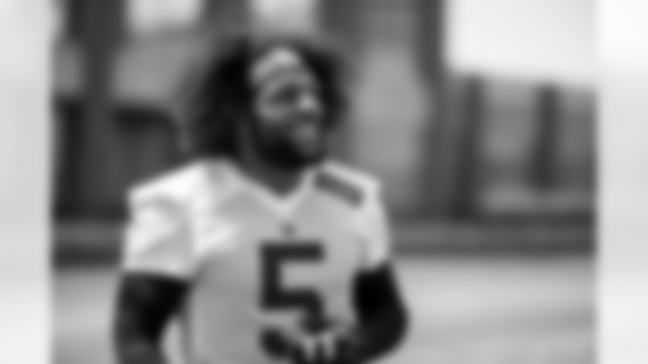 OLB Kayvon Thibodeaux (5)