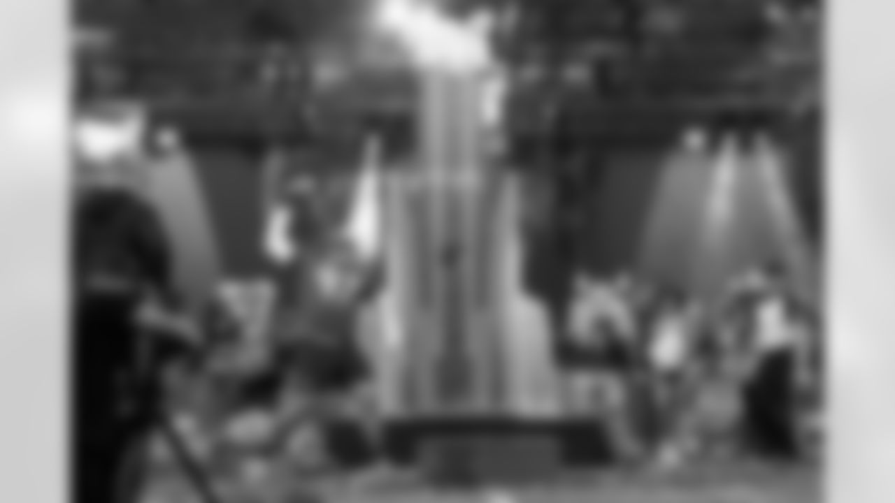 New York Giants defensive tackle Dexter Lawrence II (97) participates in "The Big Spike" challenge during the 2025 Pro Bowl Skills Showdown on Thursday, January 30, 2025 in Orlando, Florida. (Ben Liebenberg via AP)