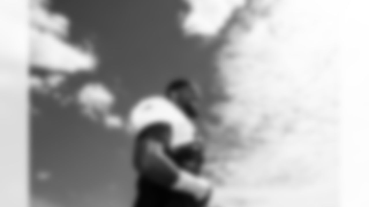 OLB Kayvon Thibodeaux (5)
