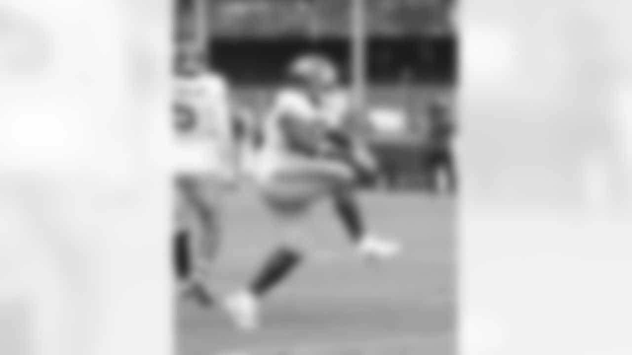 New York Giants defensive tackle Rakeem Nunez-Roches (93)