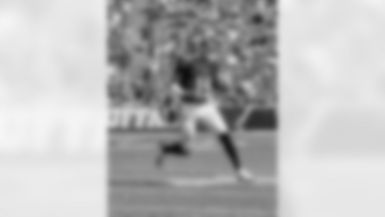 New York Giants quarterback Jameis Winston (19)