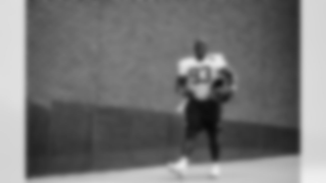 DL Rakeem Nuñez-Roches (93)