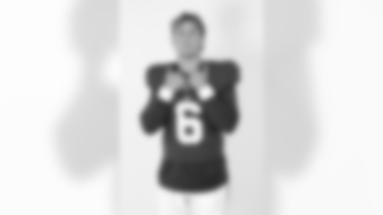 New York Giants quarterback Jaxson Dart (6) poses for a portrait during the NFLPA Rookie Premiere on Saturday, May 17, 2025 in Thousand Oaks, Calif. (Ben Liebenberg/NFL)