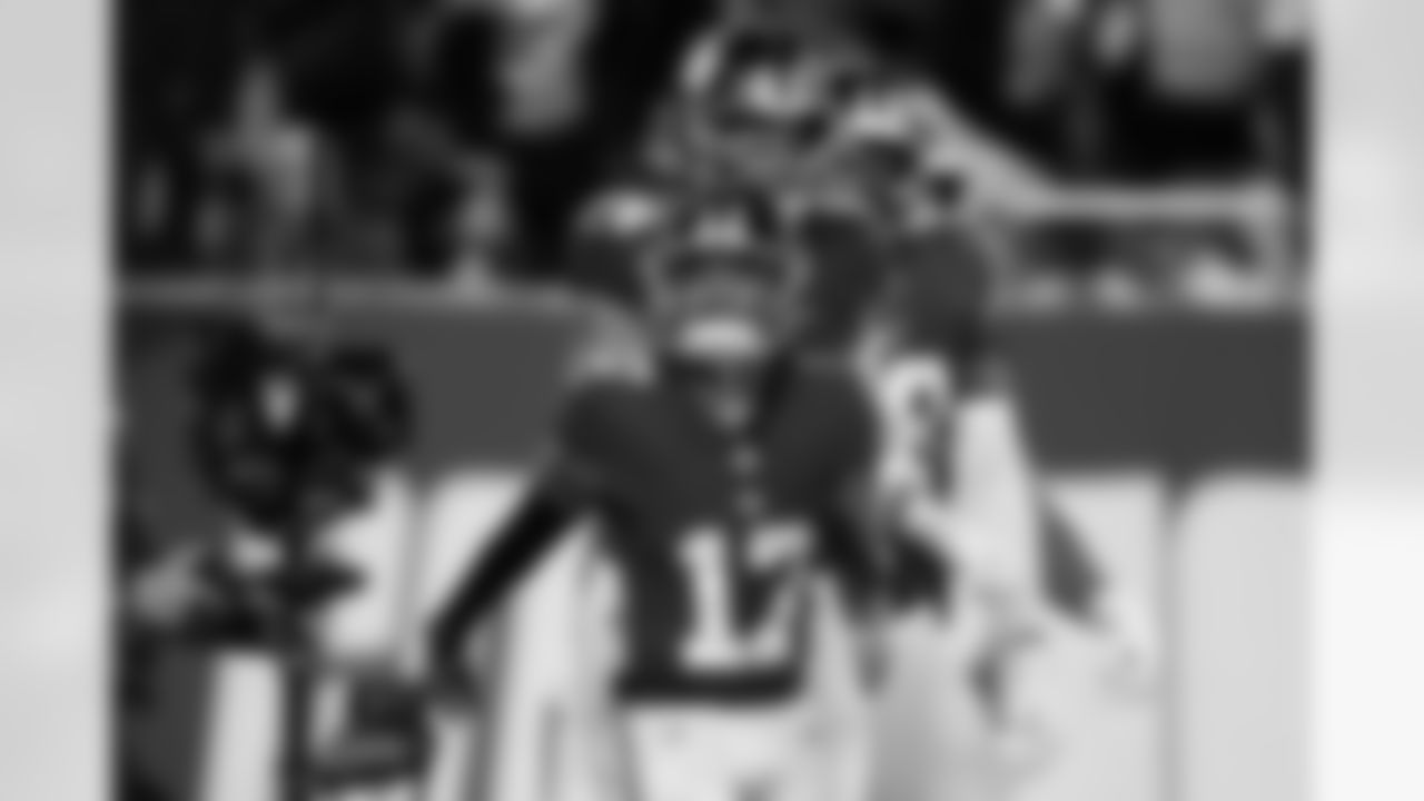 New York Giants wide receiver Wan'Dale Robinson (17) celebrates after scoring a touchdown during an NFL football game against the Philadelphia Eagles, Thursday, Oct. 9, 2025 in East Rutherford, N.J. (Kathryn Riley via AP)
