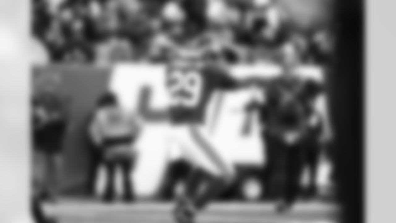 RB Tyrone Tracy Jr. (29)