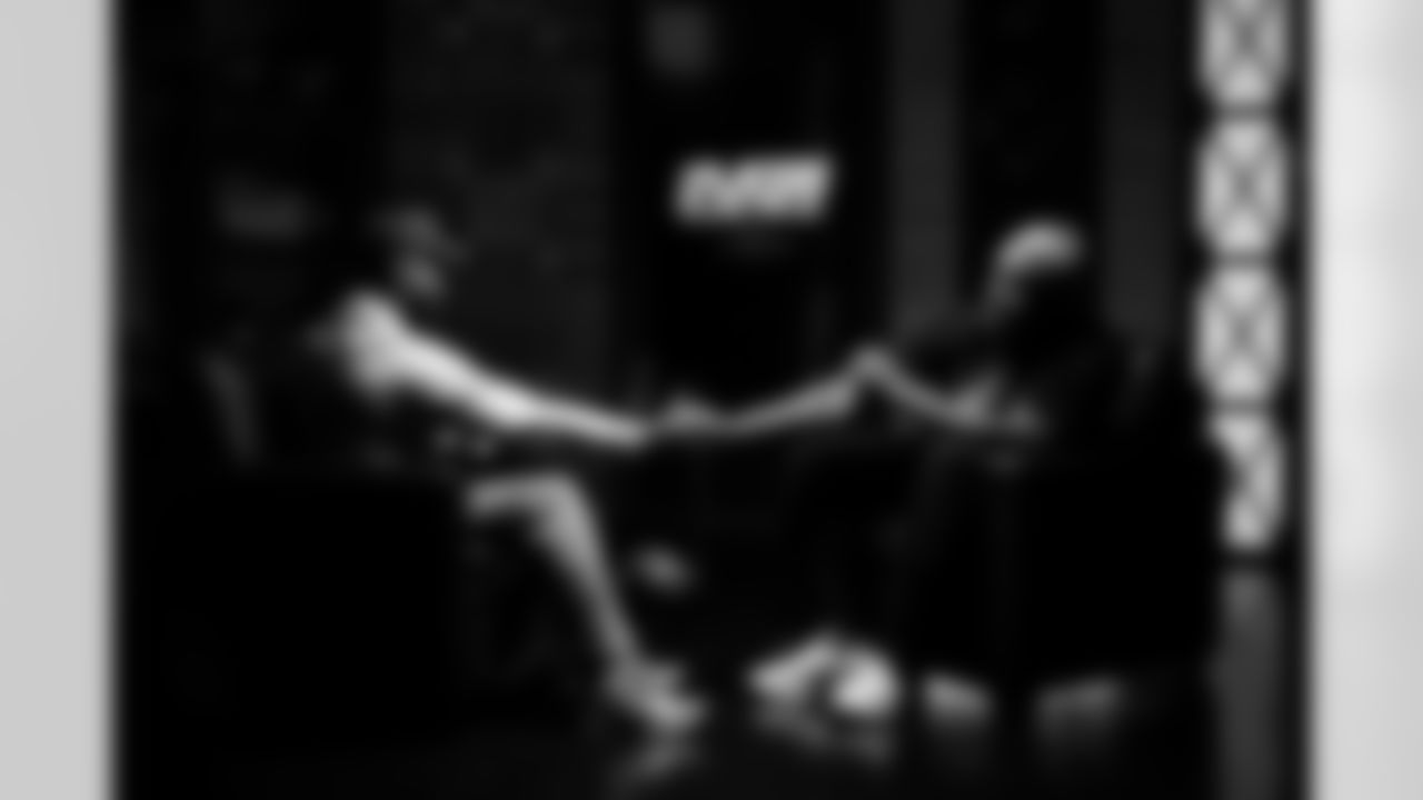 Victor Cruz and OLB Brian Burns (0)