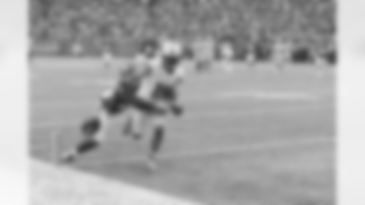 Detroit Lions wide receiver Golden Tate (15) is defended by New York Giants' Eli Apple (24) during the first half of an NFL football game Sunday, Dec. 18, 2016, in East Rutherford, N.J. (AP Photo/Bill Kostroun)