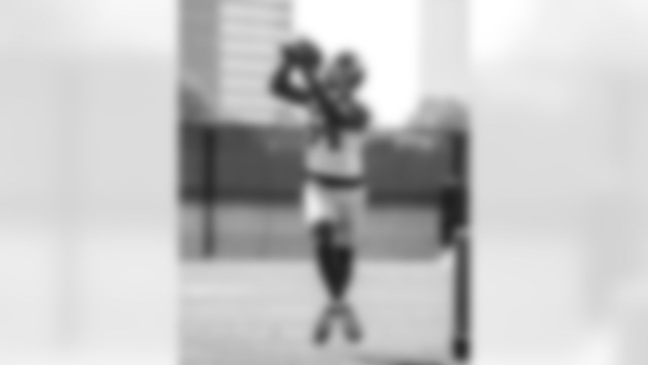 ILB Dyontae Johnson (54)