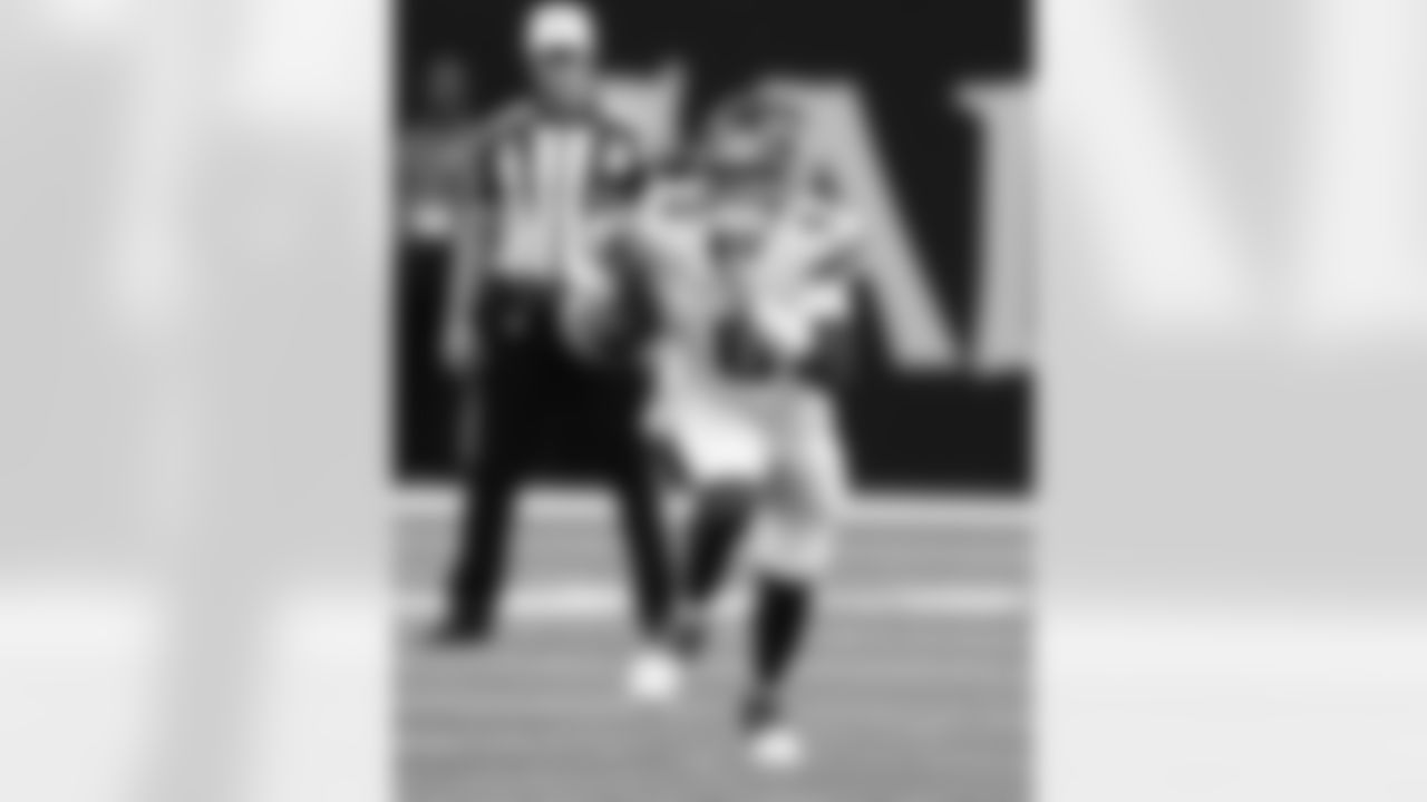 New York Giants quarterback Jaxson Dart (6)