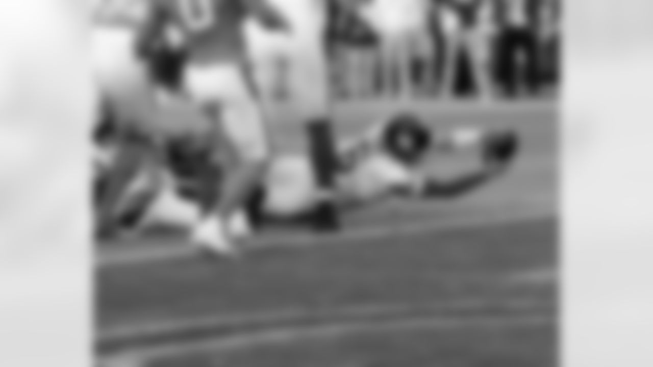 New York Giants quarterback Jaxson Dart (6)