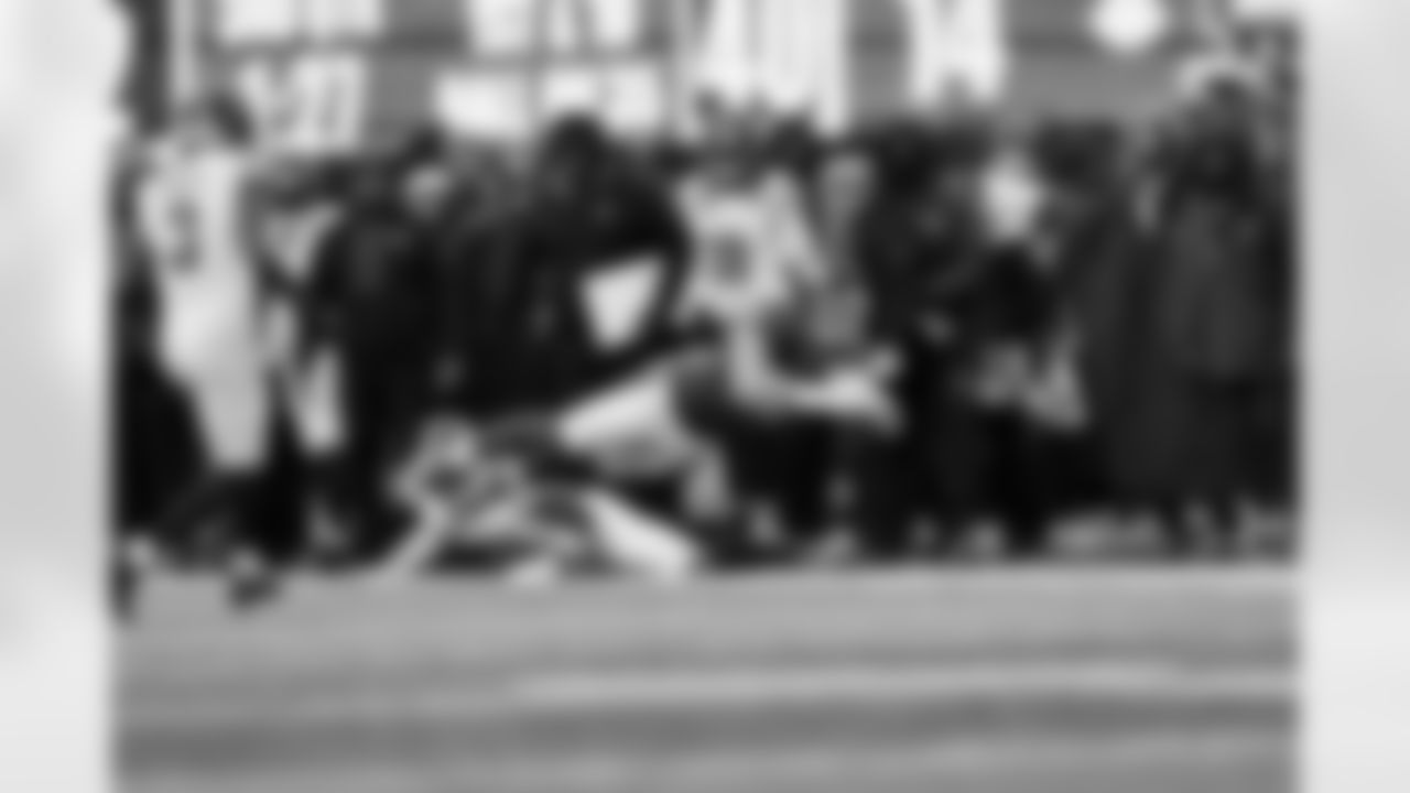 TE Daniel Bellinger (82)