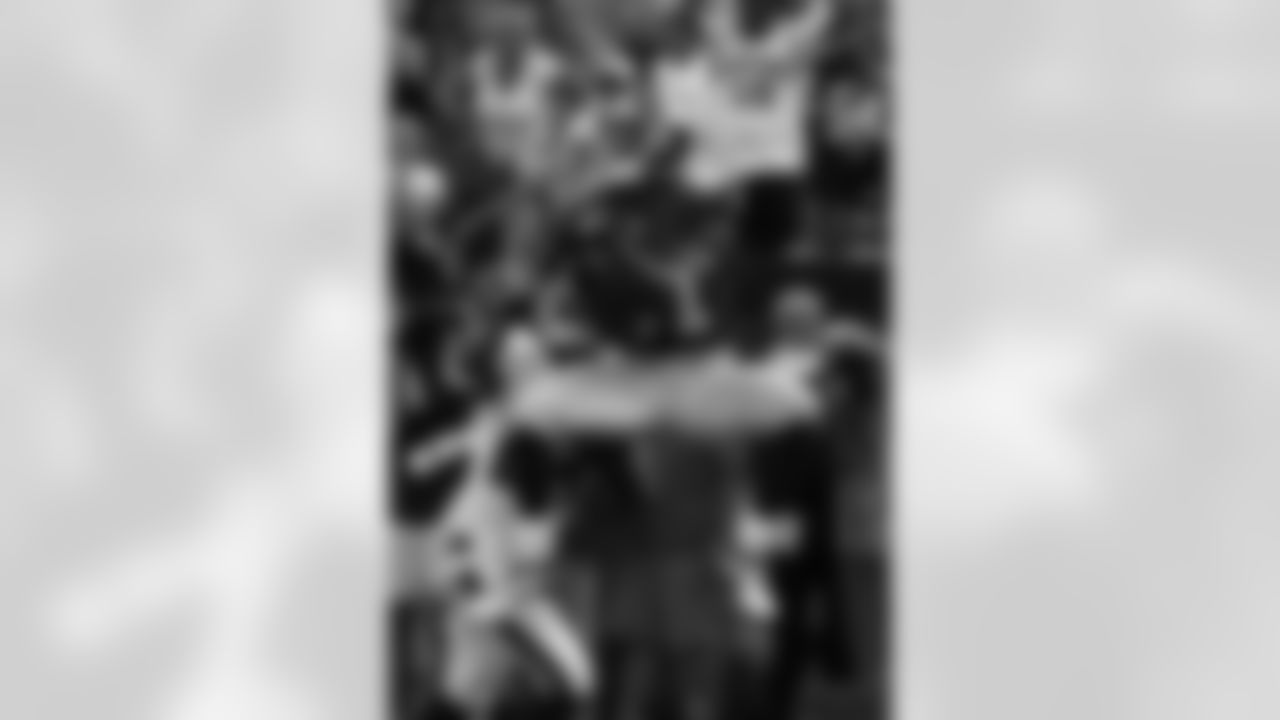 Amani Toomer (2003) - 1,057 receiving yards