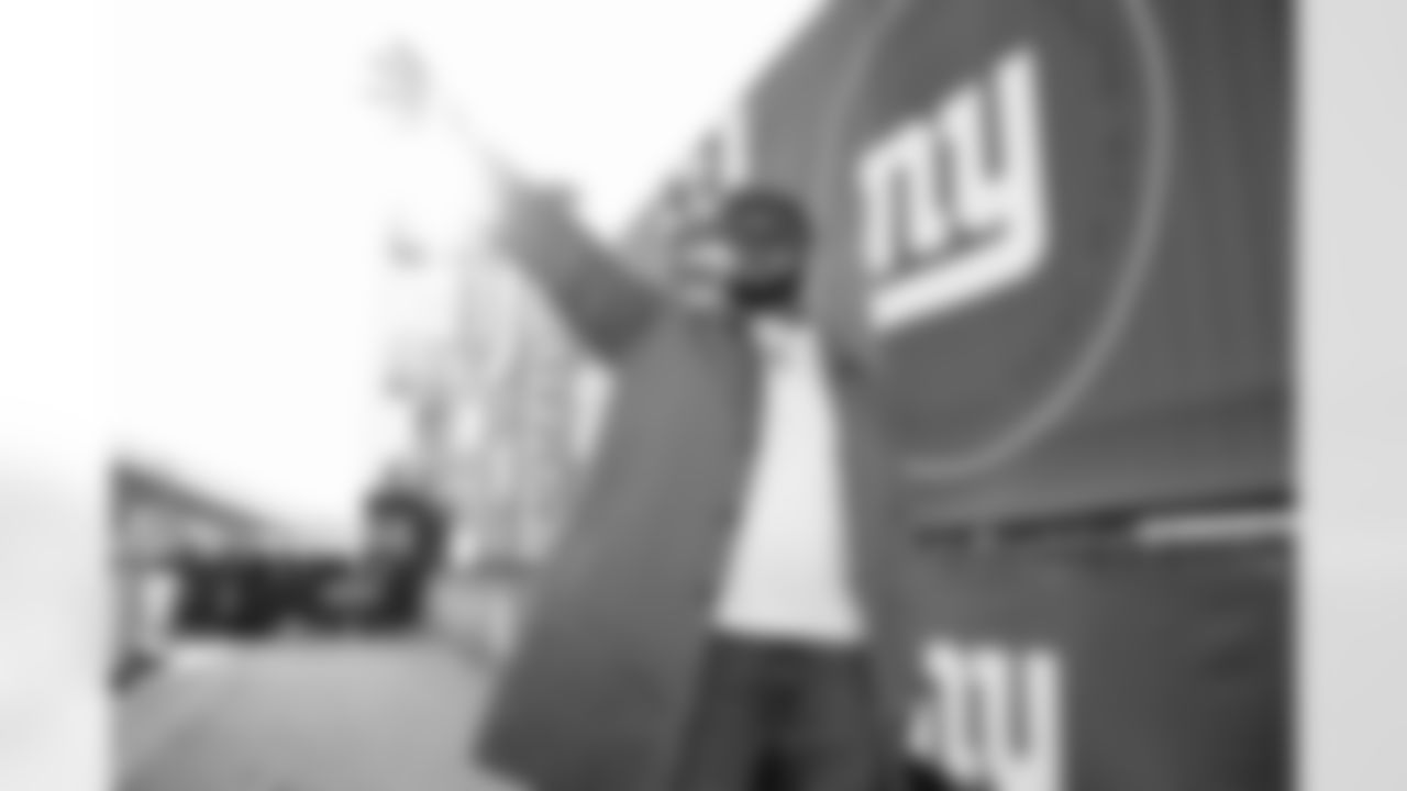 OT Jermaine Eluemunor (72)