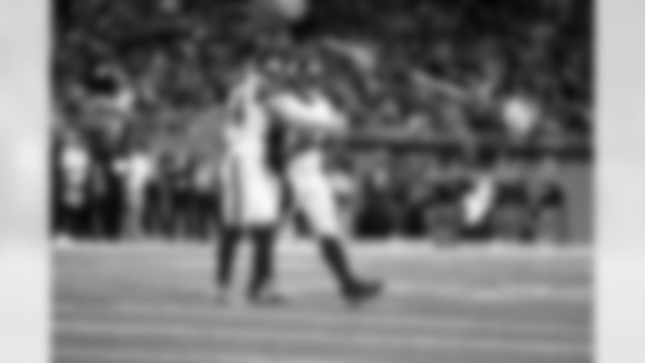 DL Rakeem Nuñez-Roches (93)