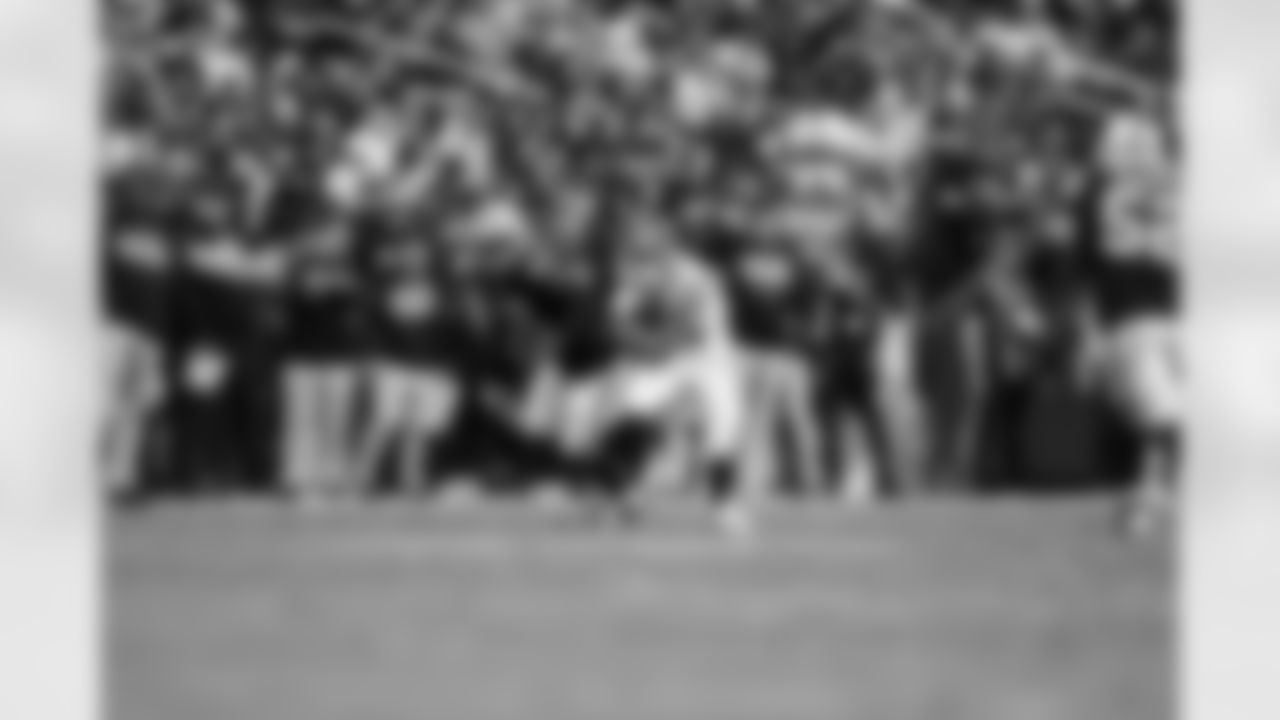 WR Isaiah Hodgins (89)