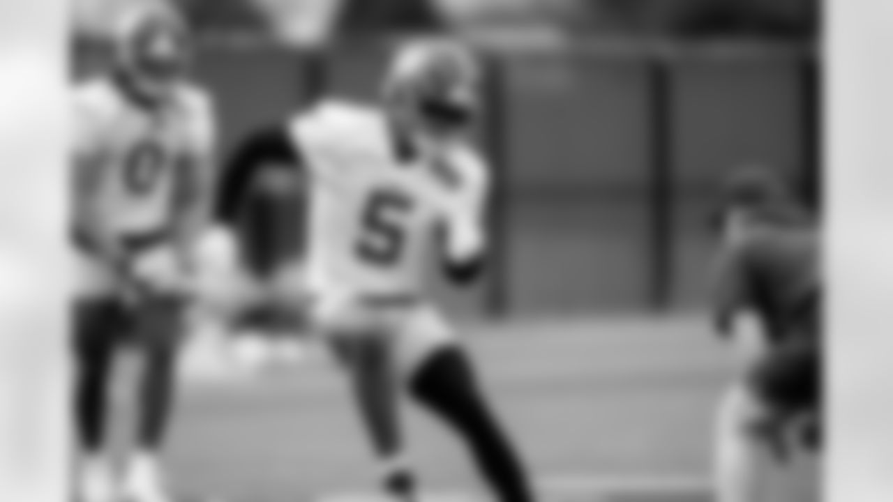 OLB Kayvon Thibodeaux (5)