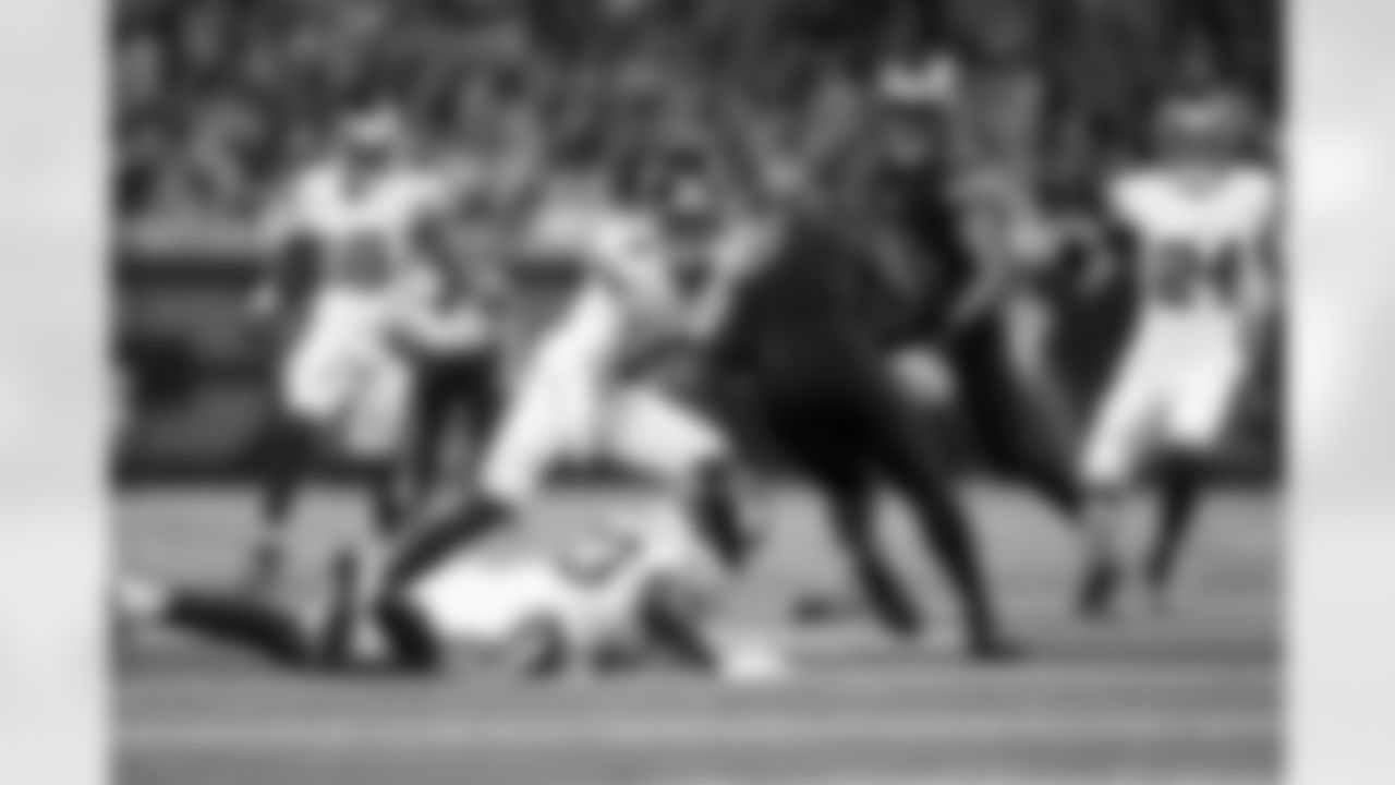 S Jevón Holland (8)