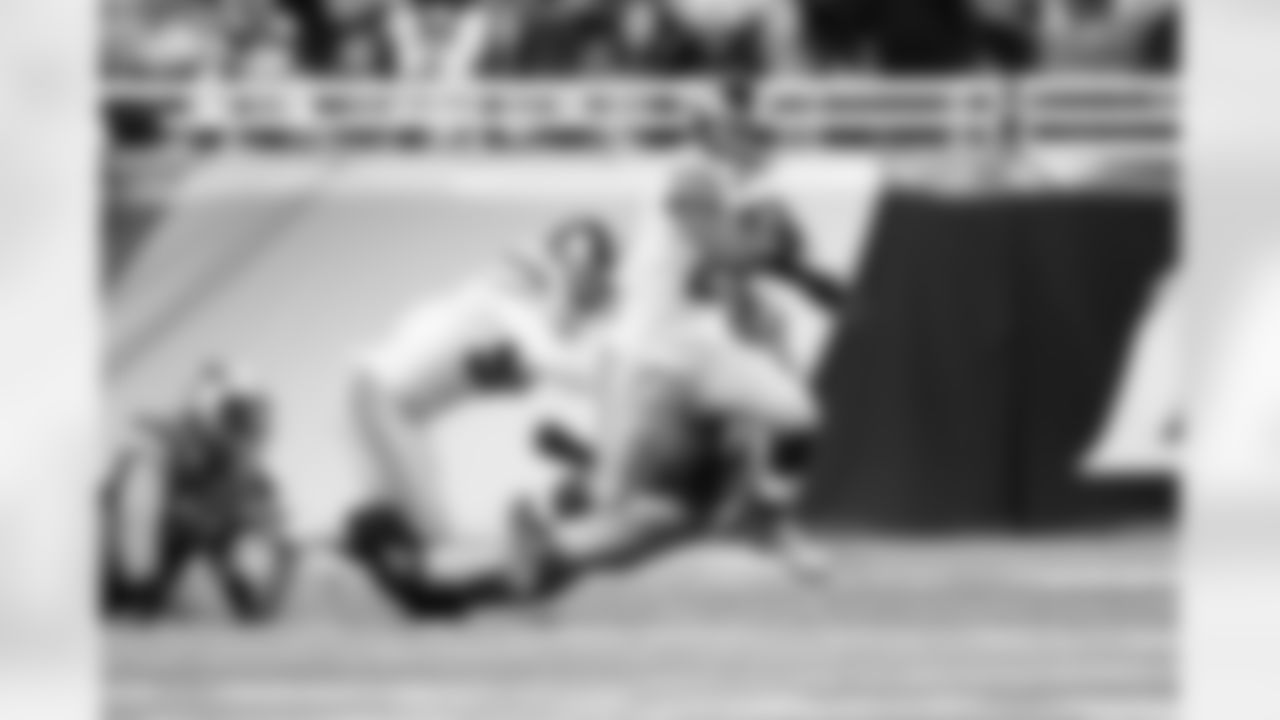 New York Giants running back Michael Cox (29) breaks a tackle by Detroit Lions outside linebacker Ashlee Palmer (58) during an NFL football game at Ford Field in Detroit, Sunday, Dec. 22, 2013. (AP Photo/Rick Osentoski)