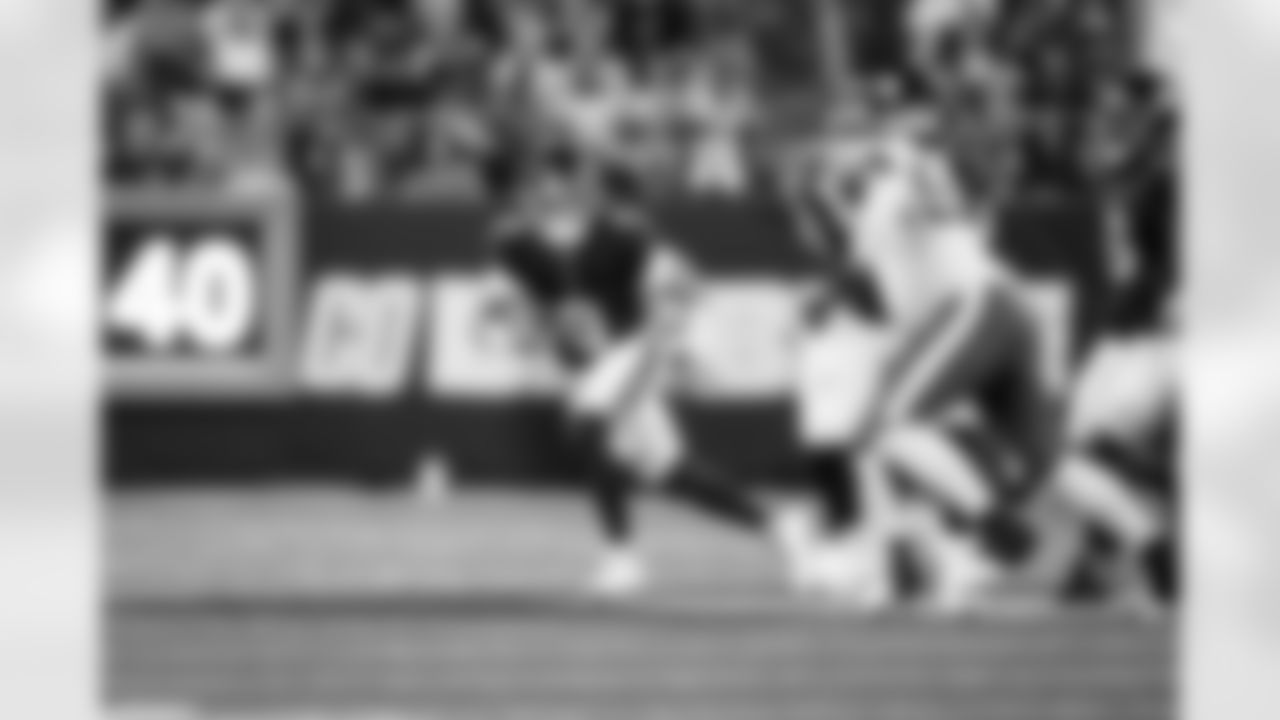 QB Jaxson Dart (6)