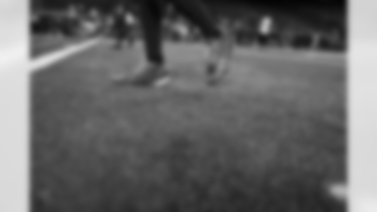 QB Jameis Winston (19)