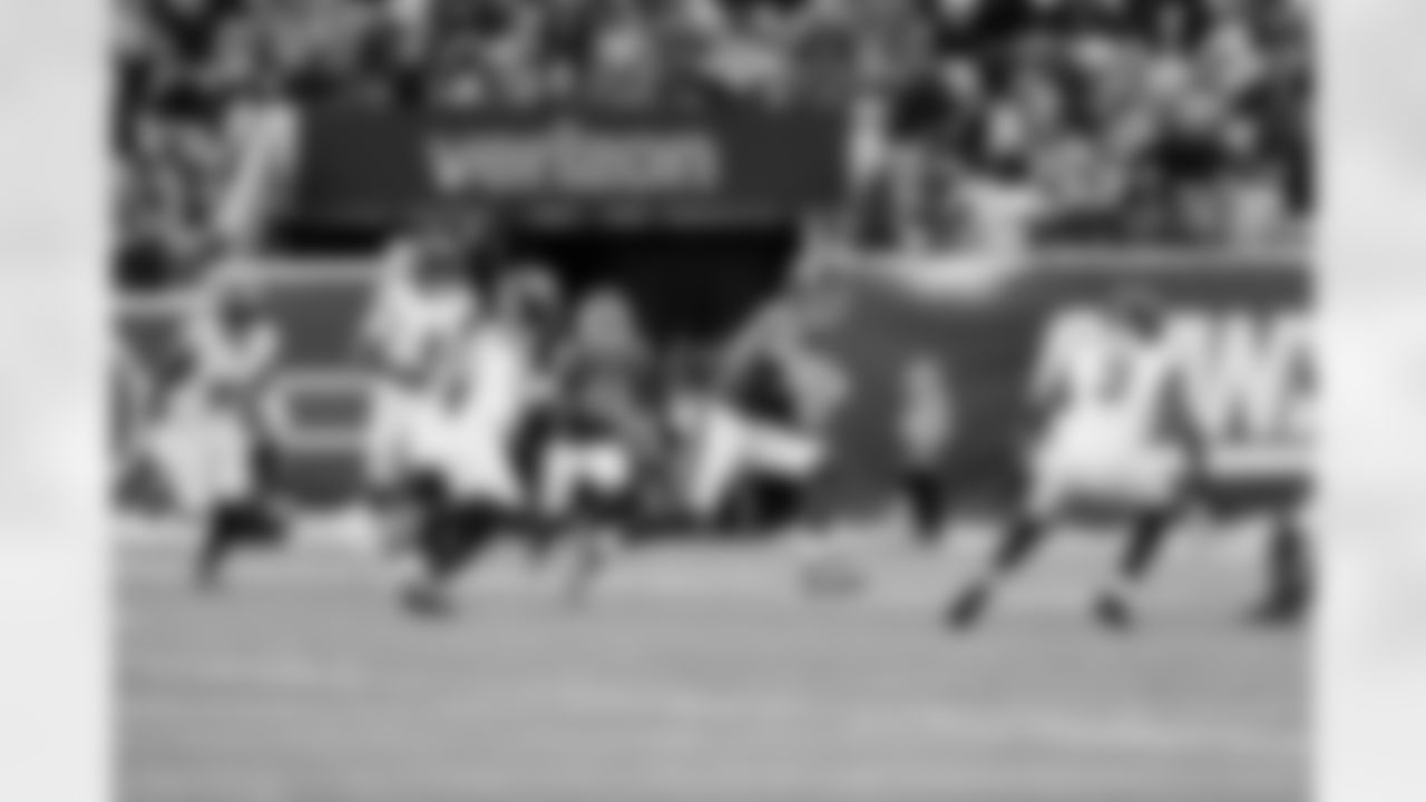 TE Daniel Bellinger (82)