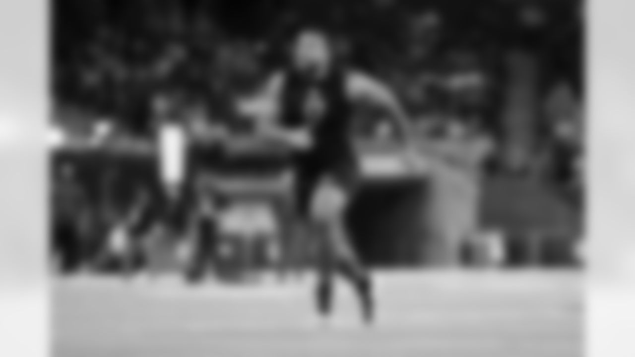 Kansas offensive lineman Enrique Cruz Jr. (17) participates in a drillduring the 2026 NFL Scouting Combine on Sunday, March 1, 2026 in Indianapolis, Indiana. (Cooper Neill/NFL)