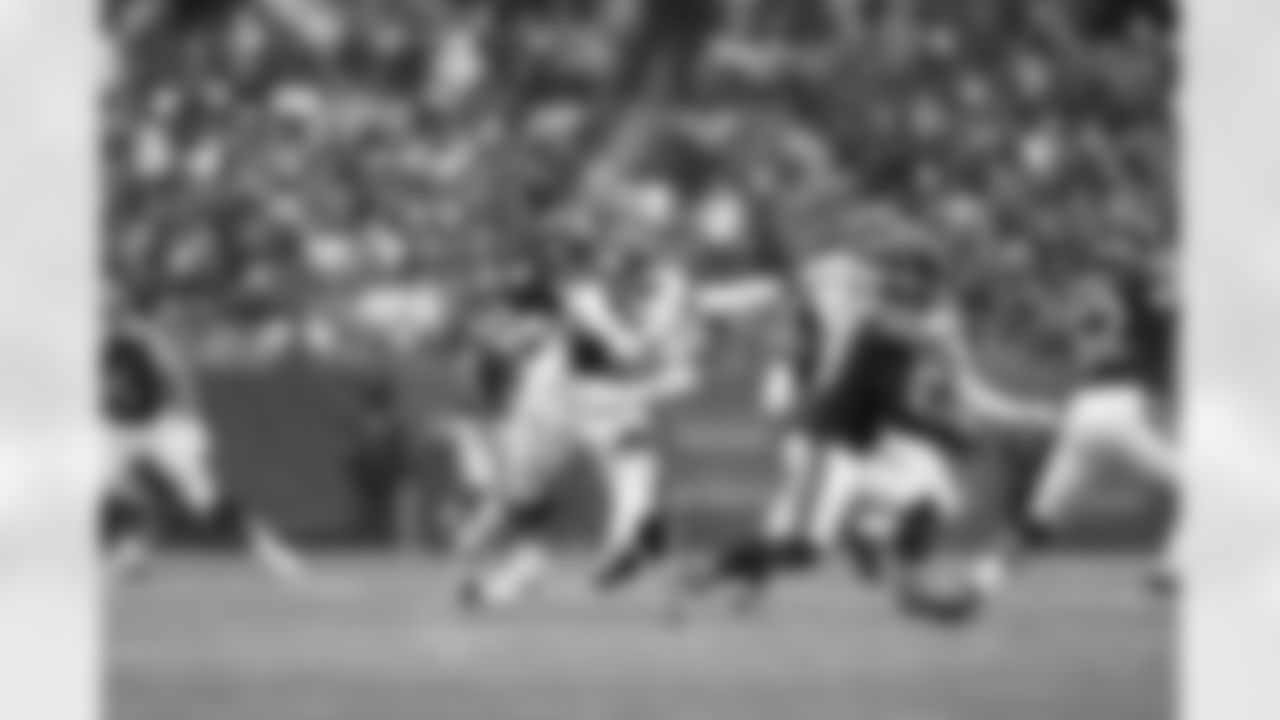 LB Demetrius Flannigan-Fowles (33)