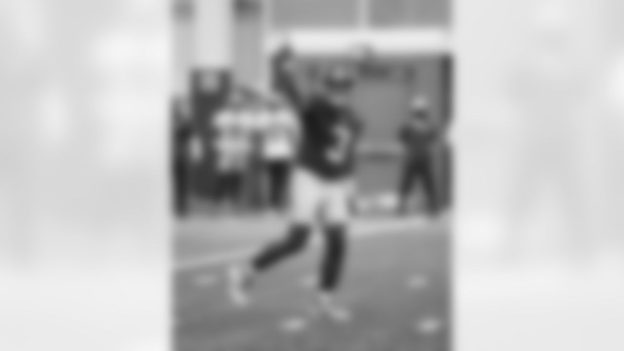 QB Russell Wilson (3)
