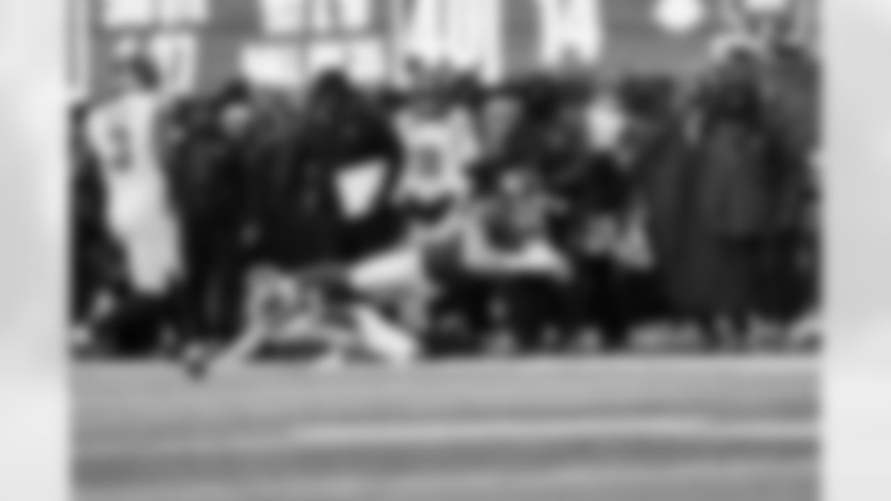 TE Daniel Bellinger (82)