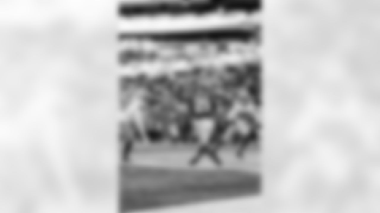 RB Tyrone Tracy Jr. (29)