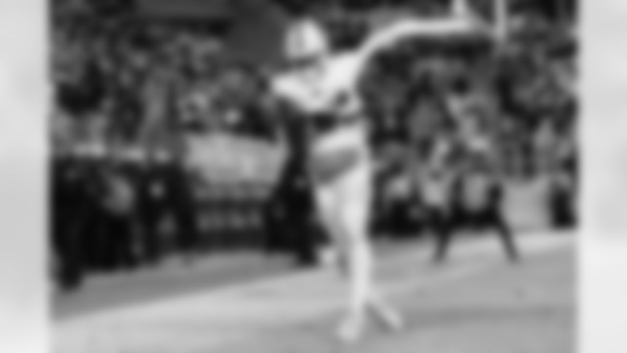 No. 90 Darren Waller, TE