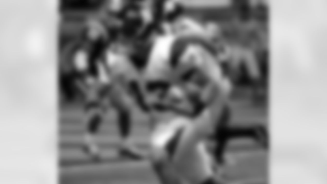 Northwestern quarterback Mike Kafka scores on a keeper against Syracuse during the second quarter of an NCAA college football game in Syracuse, N.Y., Saturday, Sept. 19, 2009. (AP Photo/Kevin Rivoli)