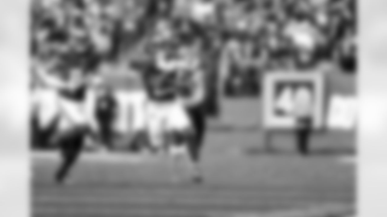 RB Tyrone Tracy Jr. (29)