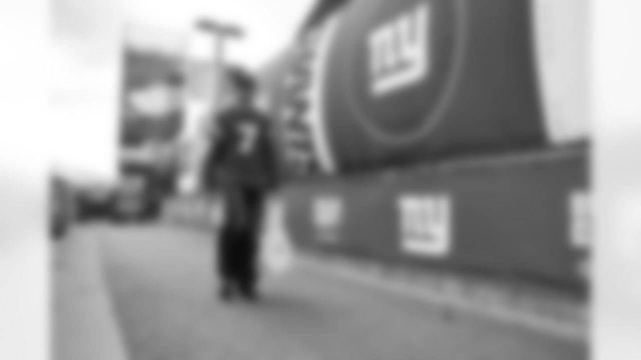 WR Isaiah Hodgins (89)