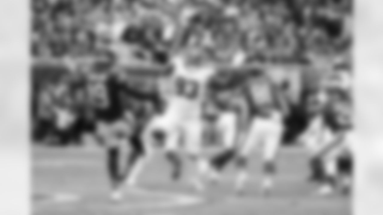 DL Rakeem Nuñez-Roches (93)