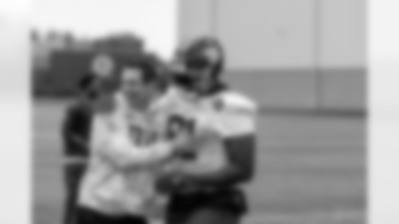 Joe Schoen, DT Darius Alexander (91)