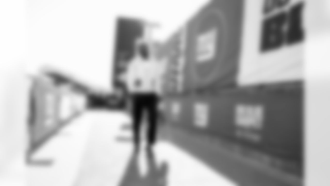 LB Demetrius Flannigan-Fowles (33)