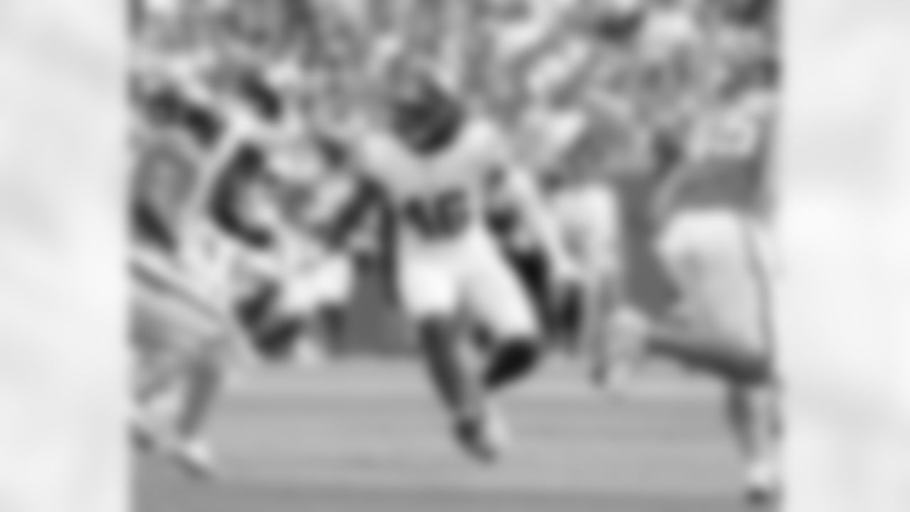 LB Zaire Barnes - Activated, from Practice Squad (Standard Elevation) (November 1)