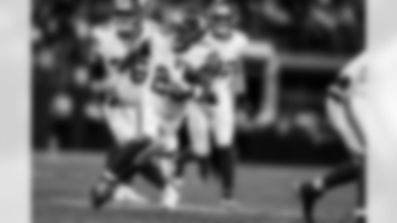 RB Tyrone Tracy Jr. (29)