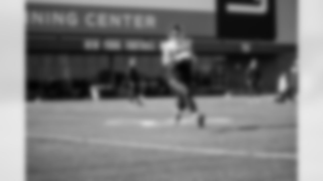 TE Daniel Bellinger (82)