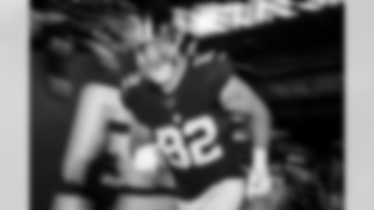 TE Daniel Bellinger (82)
