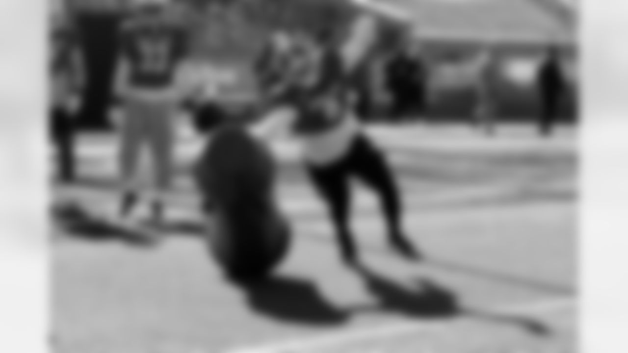 National Team defensive end TJ Parker (9), of Clemson runs through drills during practice for the Senior Bowl NCAA college football game Tuesday, Jan. 27, 2026, in Mobile, Ala. (AP Photo/Butch Dill)