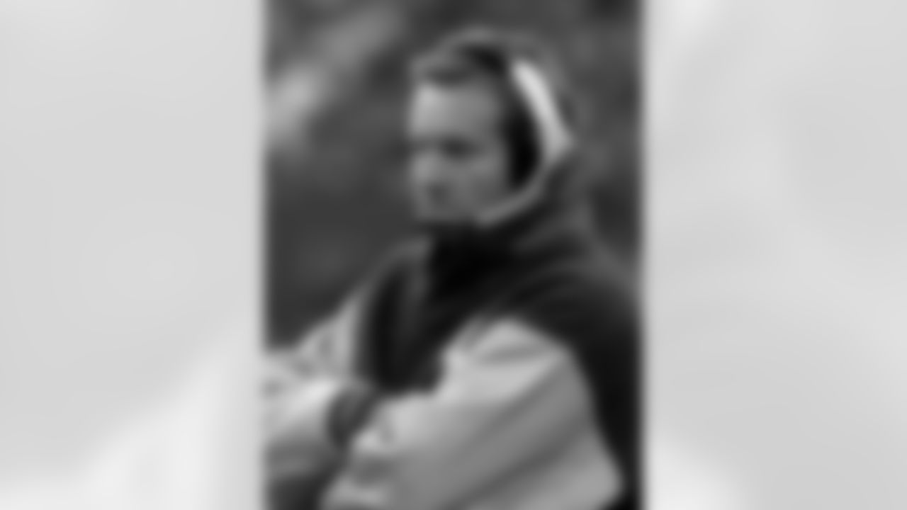 New York Giants head coach Jim Fassell looks on during the third quarter Sunday, Nov 19, 2000, at Giants Stadium in East Rutherford, N.J. The Detroit Lions beat the Giants 31-21. (AP Photo/Bill Kostroun)